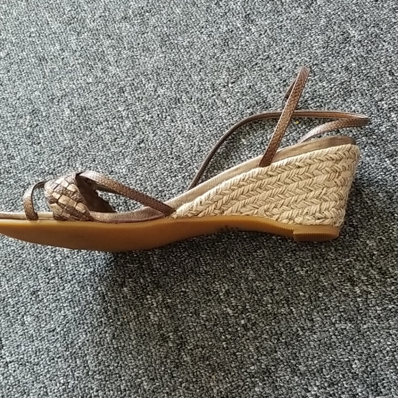 Sandles - Picture 3 of 4